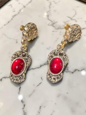 Vintage-Style Red Cabochon Drop Earrings - Gold-Tone